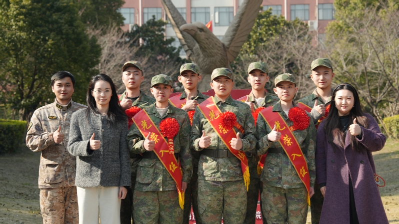 戎装报国 青春无悔 | 计算机...